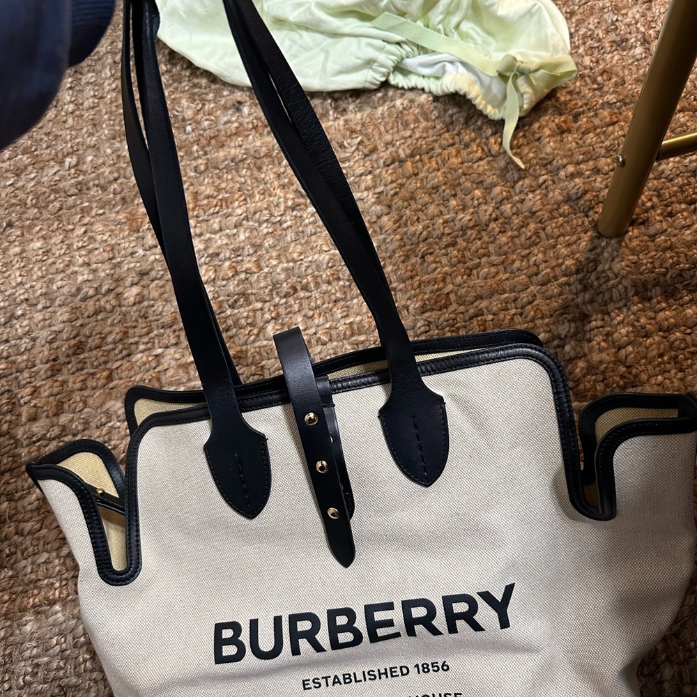 Burberry Logo Soft Belt tote Bag